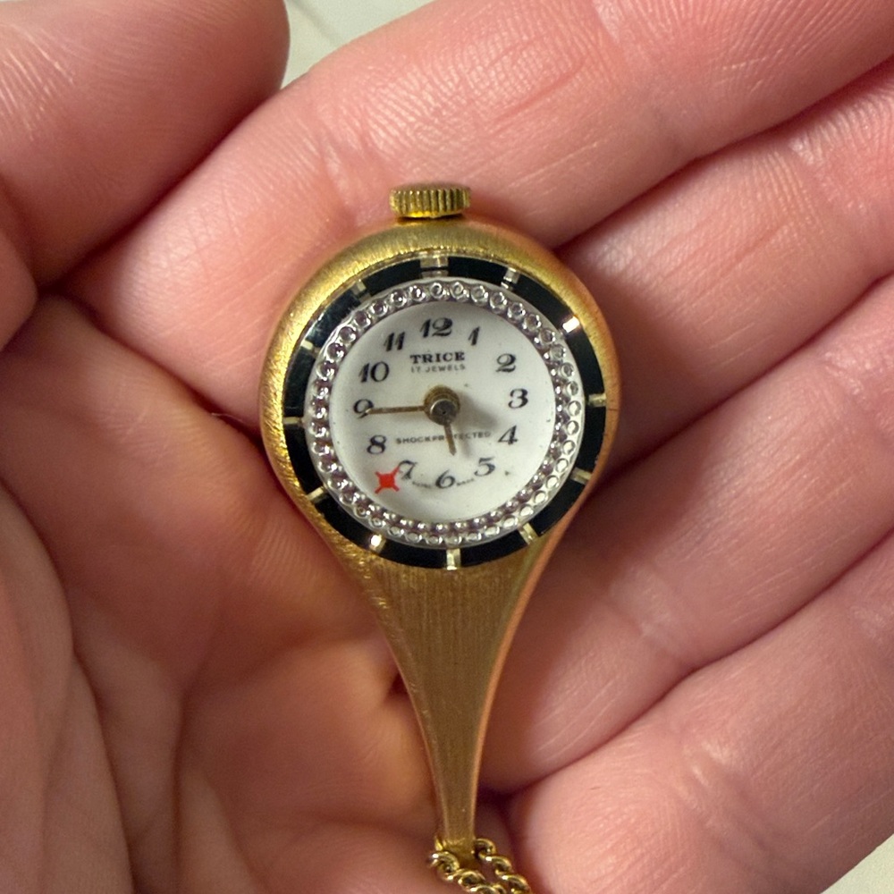 Vintage Watch Pendant Necklace - Picture 4 of 4